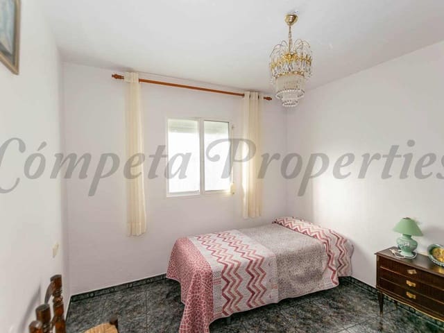 Image No.10-4 Bed Townhouse for sale