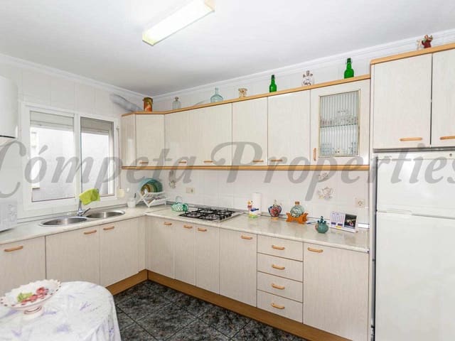 Image No.11-4 Bed Townhouse for sale