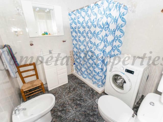 Image No.12-4 Bed Townhouse for sale