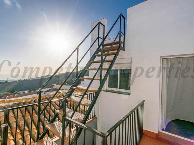 Image No.17-4 Bed Townhouse for sale