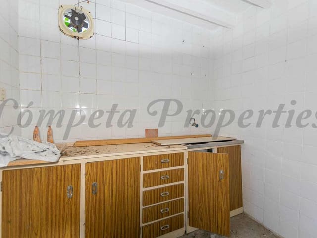 Image No.20-4 Bed Townhouse for sale