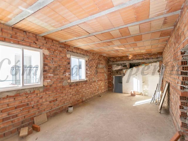 Image No.23-4 Bed Townhouse for sale