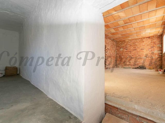 Image No.24-4 Bed Townhouse for sale