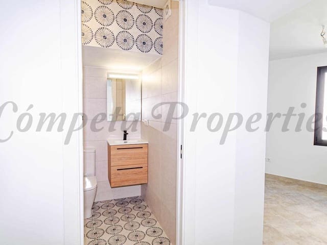 Image No.9-2 Bed Townhouse for sale