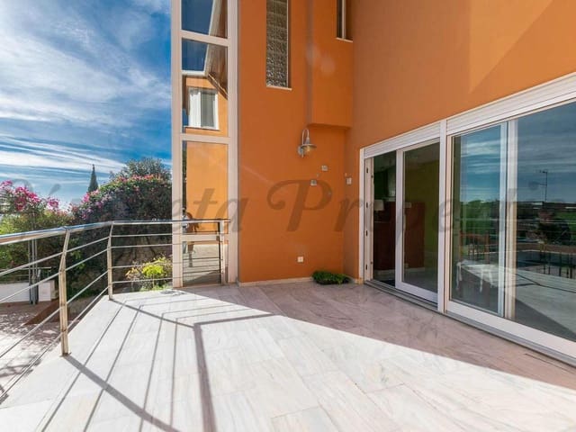 Image No.10-3 Bed Townhouse for sale