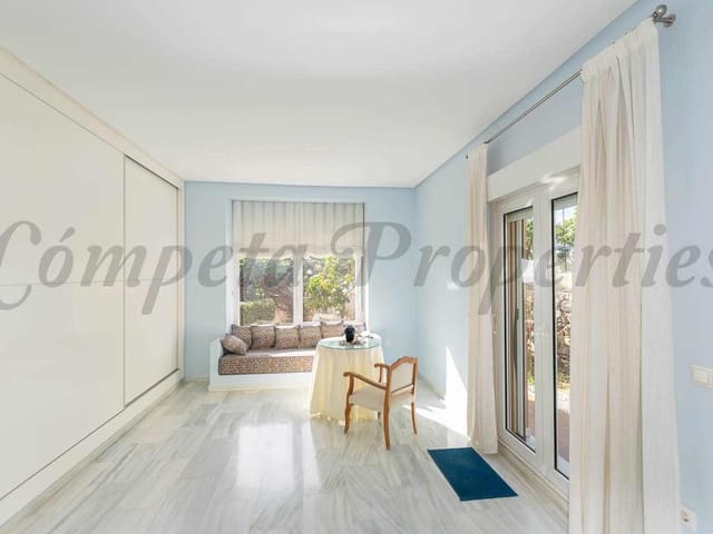 Image No.19-3 Bed Townhouse for sale