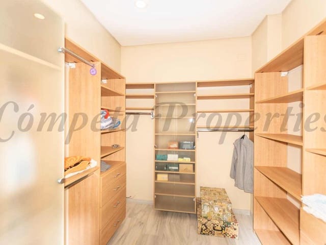 Image No.22-3 Bed Townhouse for sale