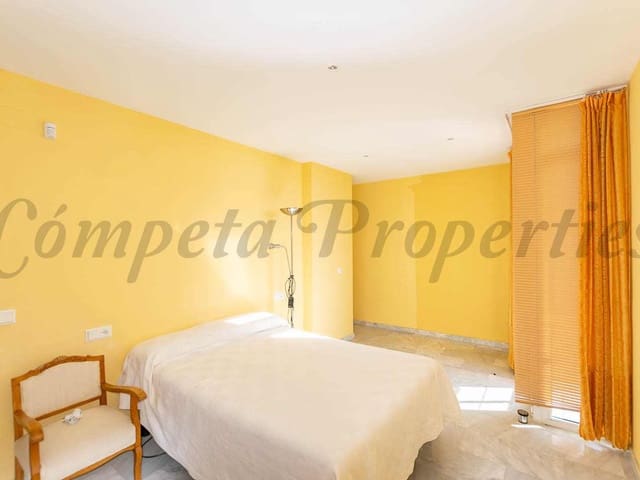 Image No.26-3 Bed Townhouse for sale