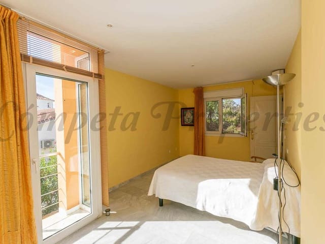 Image No.27-3 Bed Townhouse for sale