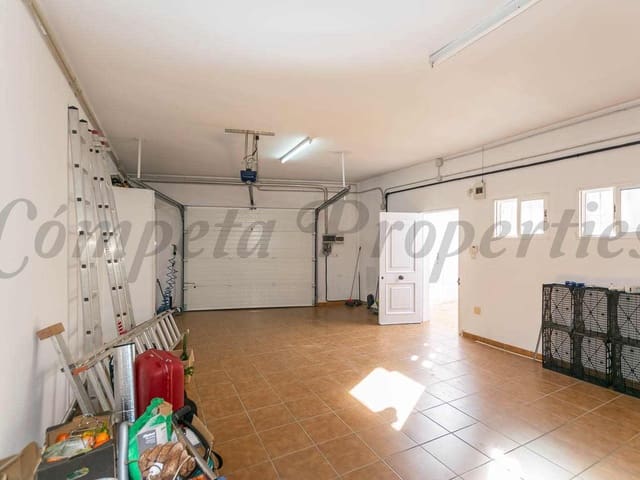 Image No.28-3 Bed Townhouse for sale