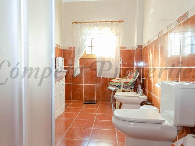 Image No.11-3 Bed Townhouse for sale