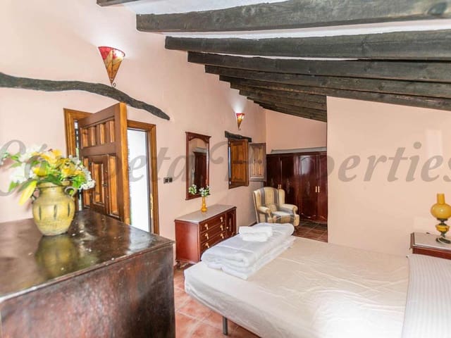 Image No.13-3 Bed Townhouse for sale