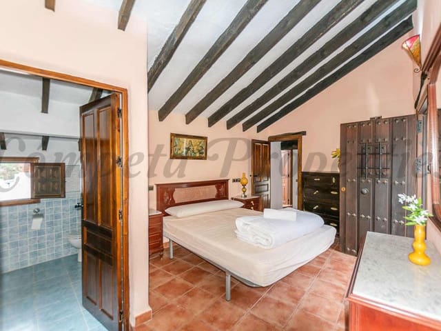 Image No.14-3 Bed Townhouse for sale