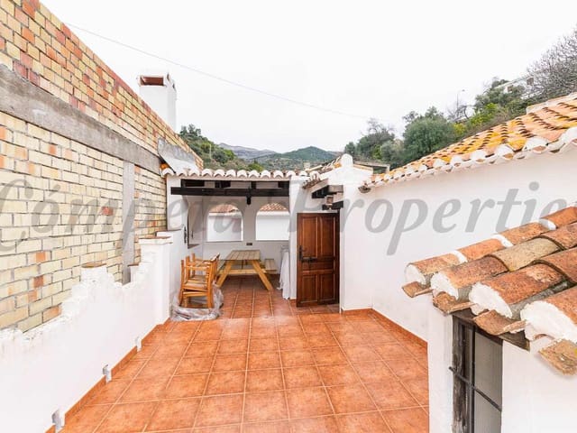 Image No.17-3 Bed Townhouse for sale