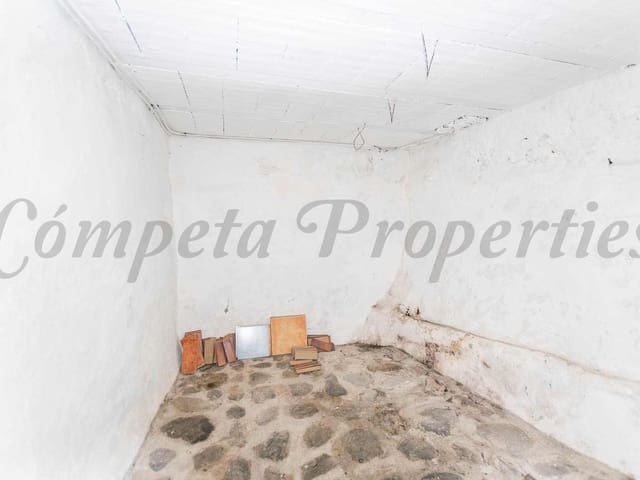 Image No.20-3 Bed Townhouse for sale