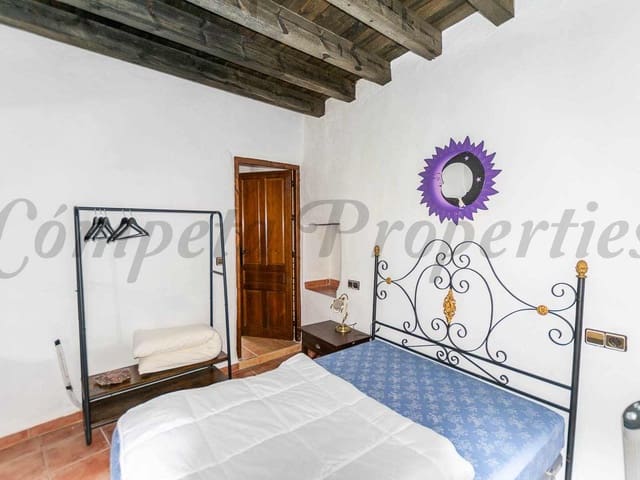 Image No.8-3 Bed Townhouse for sale