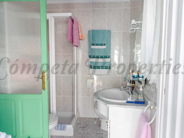 Image No.9-2 Bed Townhouse for sale