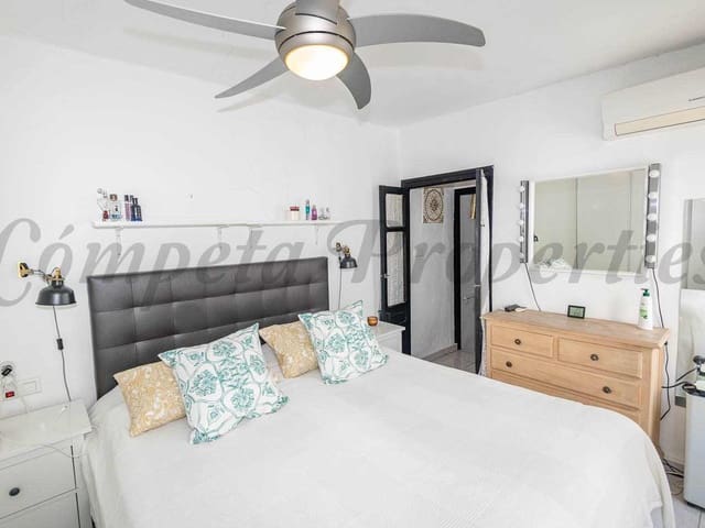 Image No.16-2 Bed Townhouse for sale