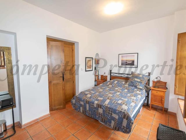 Image No.16-1 Bed Townhouse for sale