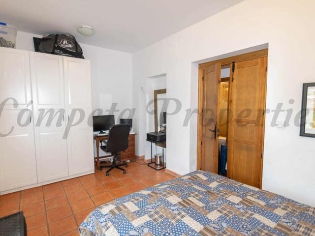 Image No.17-1 Bed Townhouse for sale