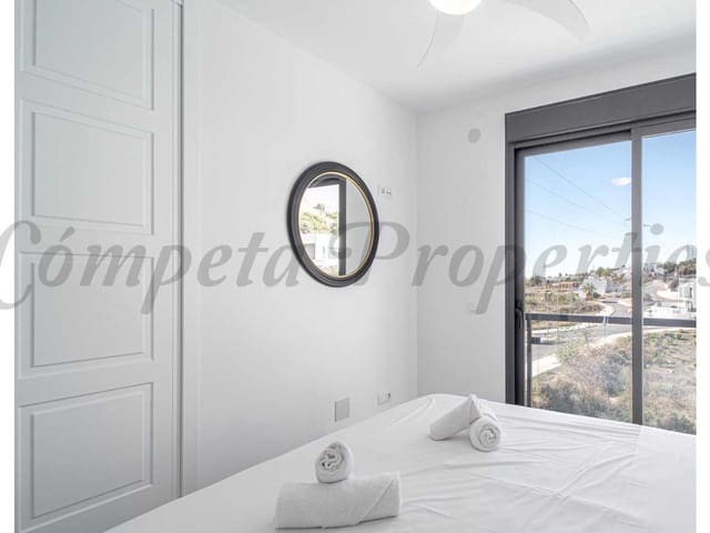 Image No.12-3 Bed Property for sale