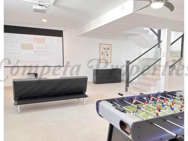 Image No.18-3 Bed Property for sale