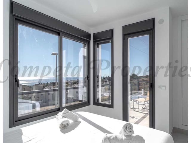 Image No.8-3 Bed Property for sale