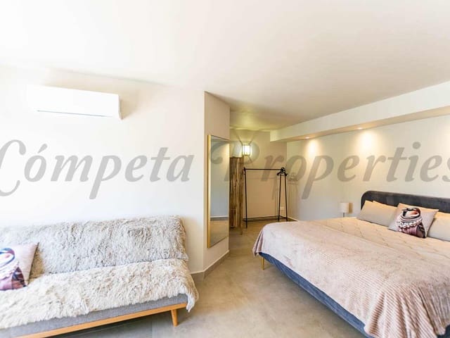 Image No.10-7 Bed Villa for sale