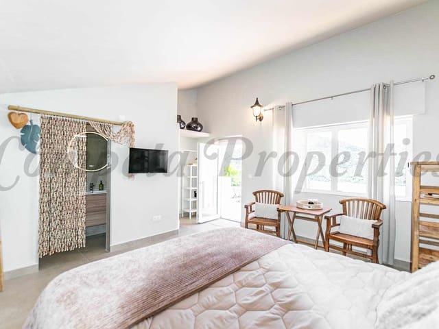 Image No.13-7 Bed Villa for sale