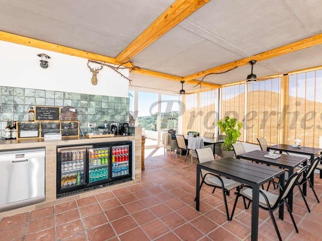 Image No.7-7 Bed Villa for sale