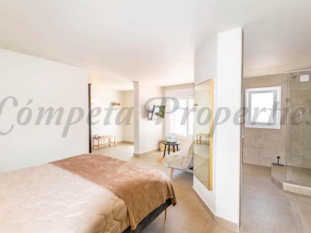 Image No.9-7 Bed Villa for sale