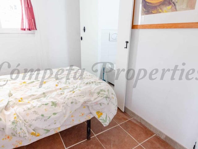 Image No.9-2 Bed Townhouse for sale