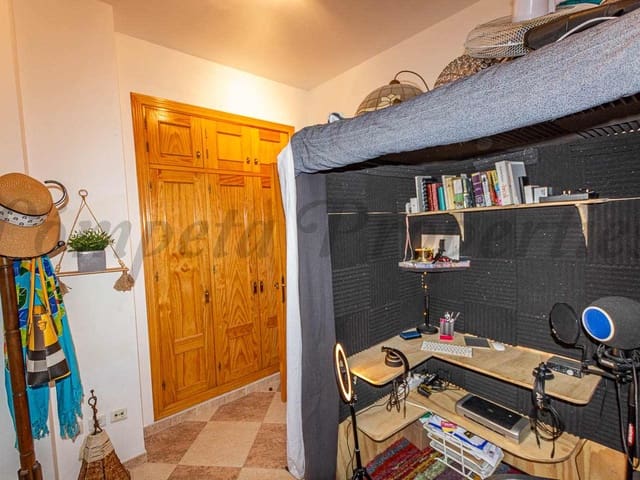 Image No.20-3 Bed Apartment for sale