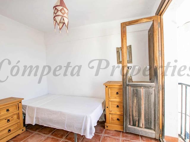 Image No.11-2 Bed Townhouse for sale