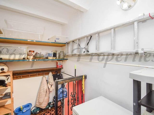 Image No.8-2 Bed Townhouse for sale
