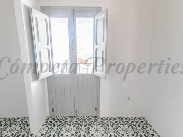 Image No.11-2 Bed Townhouse for sale