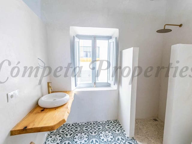 Image No.12-2 Bed Townhouse for sale
