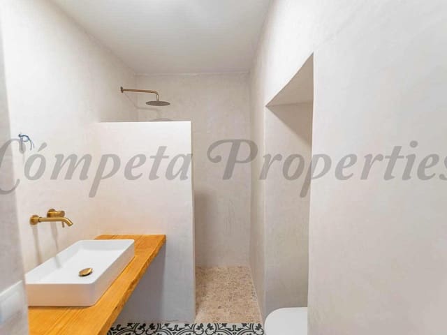Image No.7-2 Bed Townhouse for sale