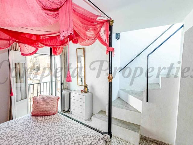 Image No.11-2 Bed Townhouse for sale