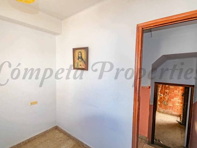 Image No.14-3 Bed Townhouse for sale