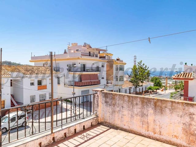 Image No.19-3 Bed Townhouse for sale