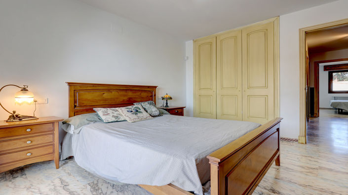 Image No.13-4 Bed Townhouse for sale