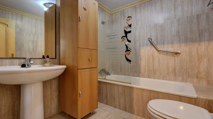 Image No.17-4 Bed Townhouse for sale