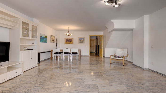 Image No.24-4 Bed Townhouse for sale