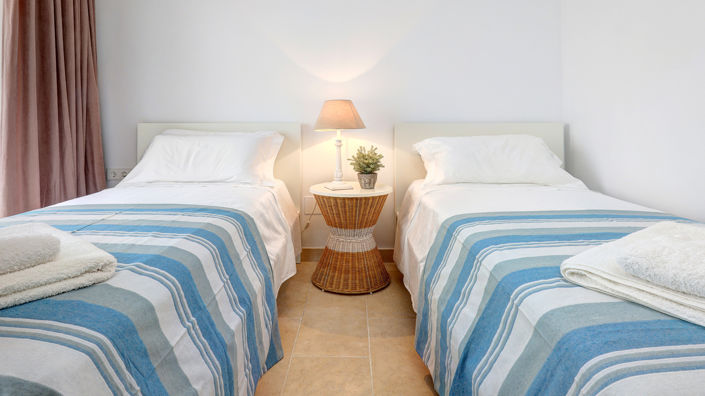 Image No.17-2 Bed Property for sale