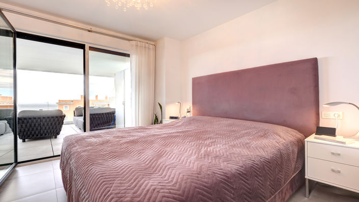 Image No.12-3 Bed Property for sale