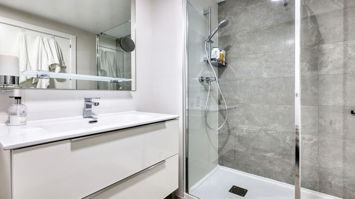 Image No.18-3 Bed Property for sale