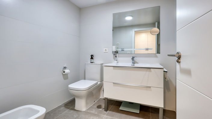 Image No.19-3 Bed Property for sale