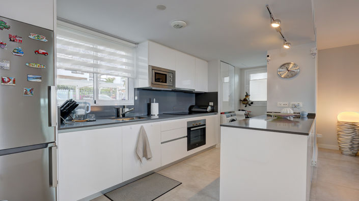 Image No.8-3 Bed Property for sale