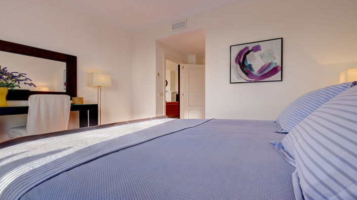 Image No.42-3 Bed Property for sale